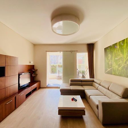 Great Flat With Terrace In Oldtown-Prime Rentals Kaunas Kültér fotó